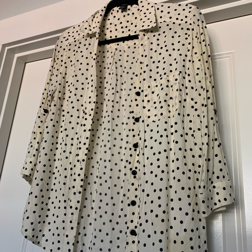 Button front top - Picture 2 of 2